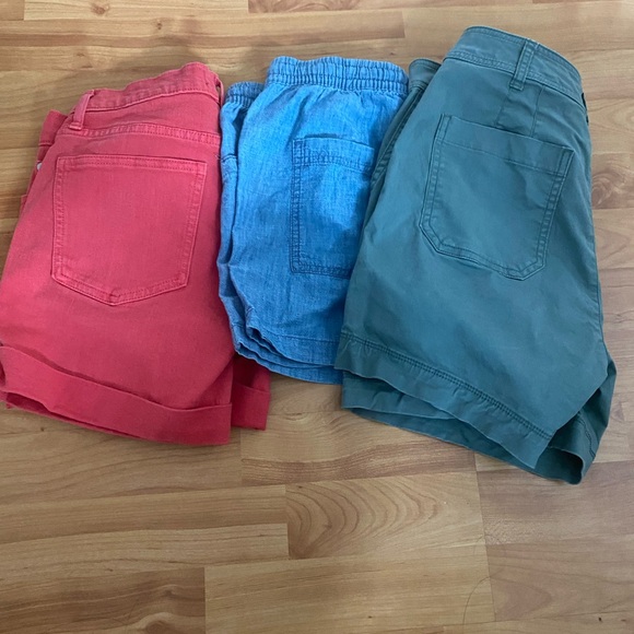 GAP Pants - A bundle of 3 shorts all different styles